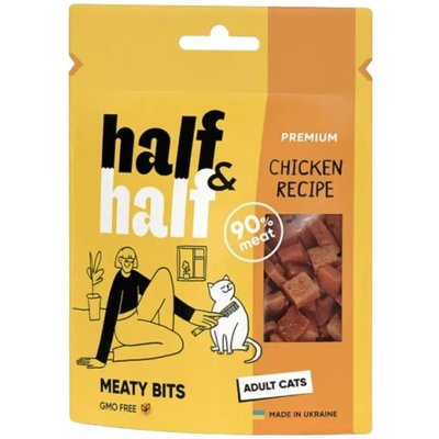 Лакомство для кошек Half & Half в форме мясных кусочков с курицей 50 г 31854 фото
